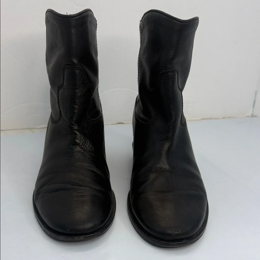 R & Renzi  Italian leather Heiden heel ankle booties. Size 37